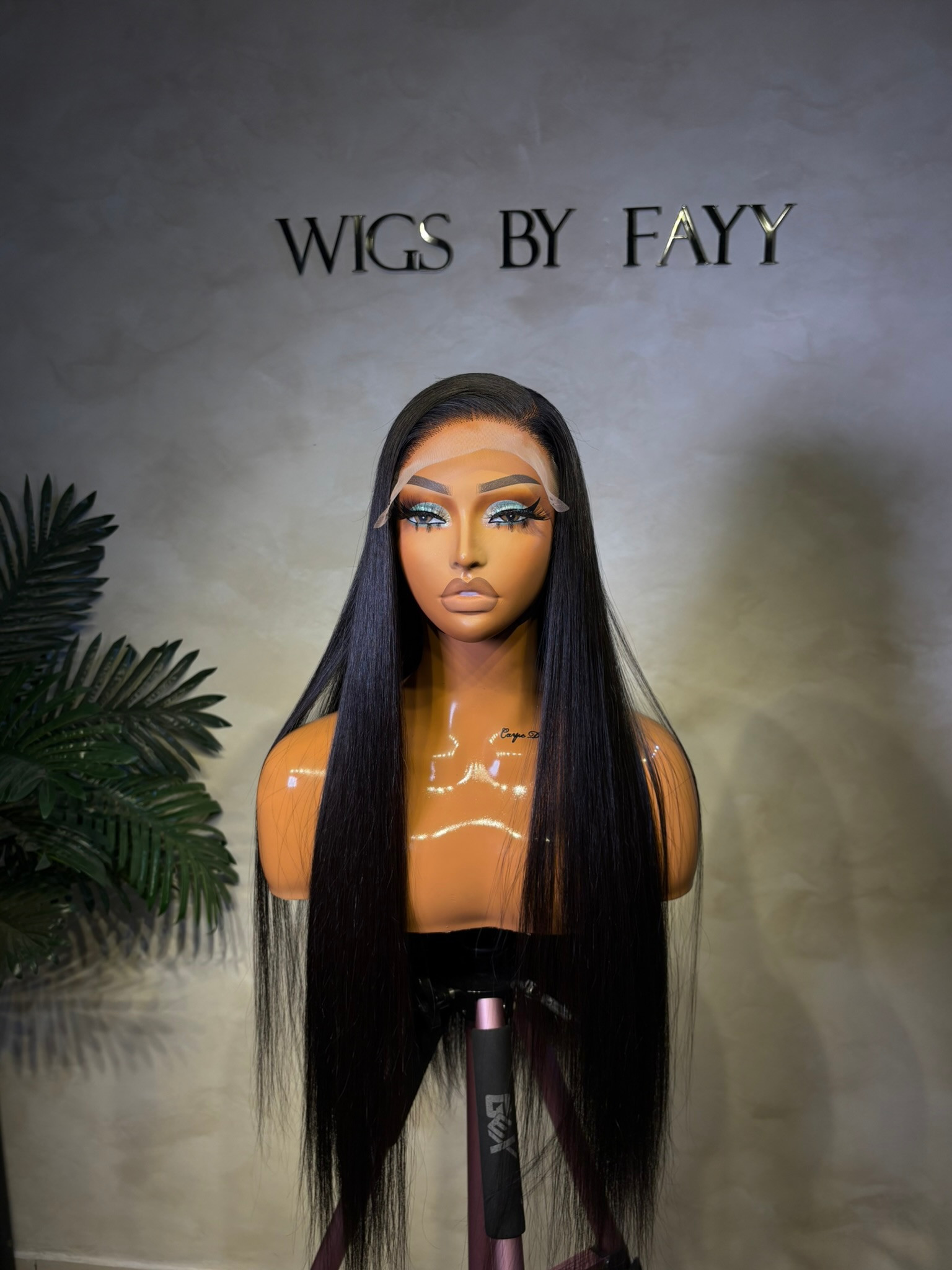 26” 250g virgin lux bone straight paired with 28” 5x5 closure —